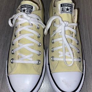 Women’s yellow platform converse New with minor scuffs size: 8 W / 6 M